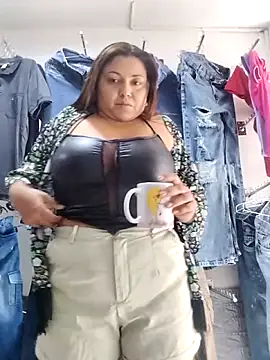 Snapshot of la_beba20 chatting on 11.28.25 la beba20 online show from 11.28.25