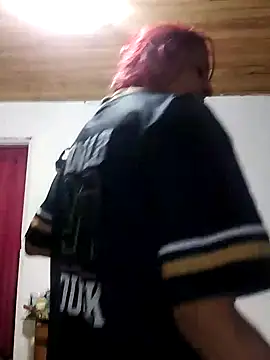 Snapshot of la_beba20 chatting on 12.17.25 la beba20 online show from 12.17.25