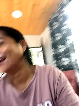 Snapshot of Aleja-198522 chatting on 11.21.25 Aleja-198522 online show from 11.21.25