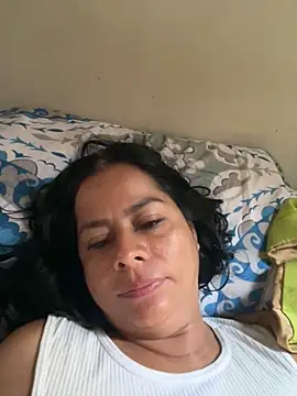 Snapshot of Aleja-198522 chatting on 11.22.25 Aleja-198522 online show from 11.22.25