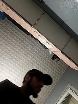 Snapshot of hotguy71000 chatting on 12.05.25 hotguy71000 online show from 12.05.25