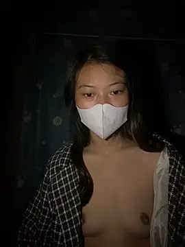 Snapshot of LanAnh-2k chatting on 11.13.25 LanAnh-2k online show from 11.13.25