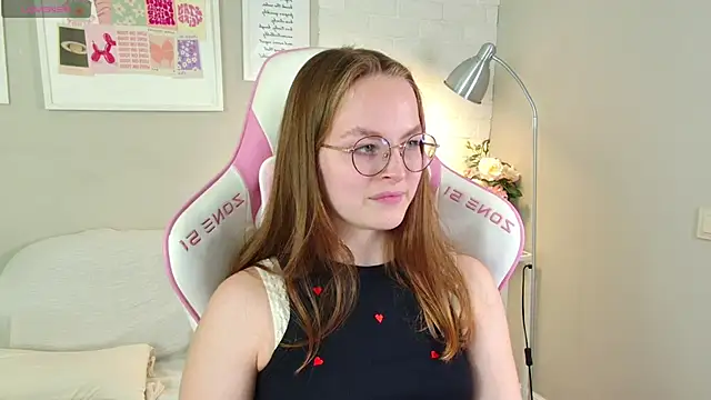 Snapshot of MadisonSmitt chatting on 11.12.25 MadisonSmitt online show from 11.12.25