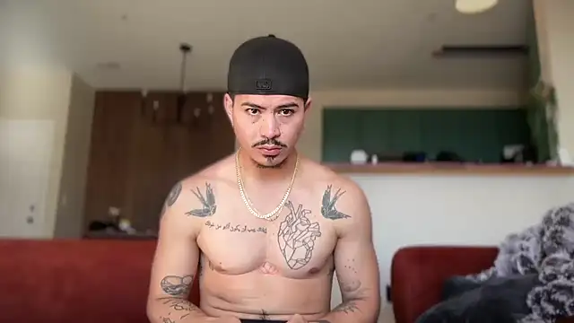 Snapshot of nudecouple100 chatting on 11.24.25 nudecouple100 online show from 11.24.25