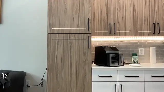 Snapshot of TheTonedPersian chatting on 11.12.25 TheTonedPersian online show from 11.12.25