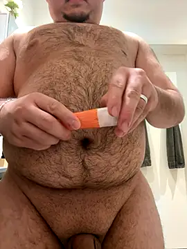 Snapshot of latina_w19 chatting on 11.19.25 latina w19 online show from 11.19.25