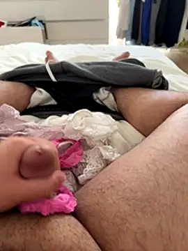 Snapshot of latina_w19 chatting on 11.22.25 latina w19 online show from 11.22.25