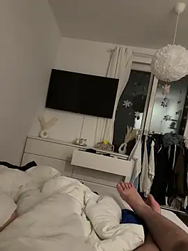 Snapshot of latina_w19 chatting on 12.13.25 latina w19 online show from 12.13.25