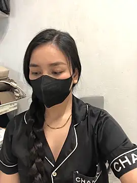 Snapshot of Tina_2k3 chatting on 11.27.25 Tina 2k3 online show from 11.27.25