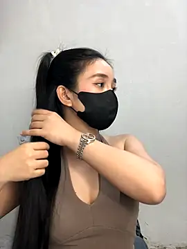 Snapshot of Tina_2k3 chatting on 12.19.25 Tina 2k3 online show from 12.19.25