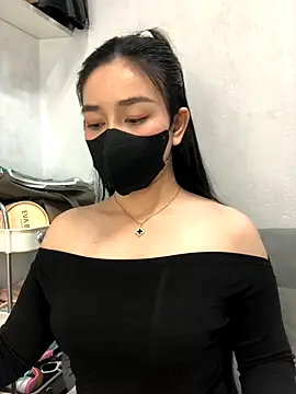 Snapshot of Tina_2k3 chatting on 12.22.25 Tina 2k3 online show from 12.22.25