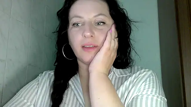 Snapshot of MelinaAx chatting on 04.18.26 MelinaAx online show from 04.18.26