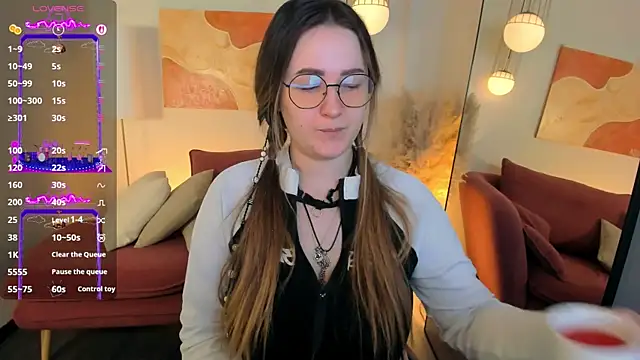 EmmaBloomm online show from 12.13.25