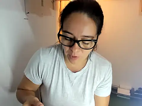 Snapshot of caroline_47 chatting on 12.05.25 caroline 47 online show from 12.05.25