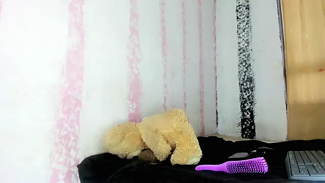 Ember Victiria online show from 11.22.25