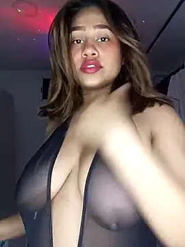 Snapshot of StormiRose_ chatting on 12.18.25 StormiRose online show from 12.18.25