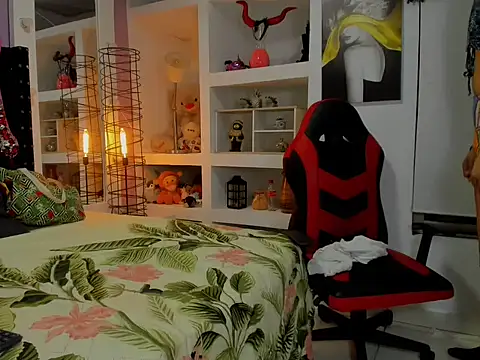 Snapshot of Zaira_sofiaa chatting on 11.28.25 Zaira sofiaa online show from 11.28.25