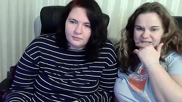 HollyXXEva online show from 11.25.25