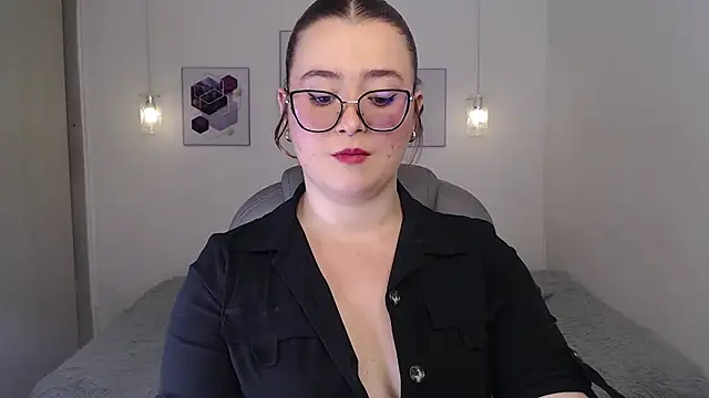 Snapshot of selene_rouse_ chatting on 05.13.26 selene rouse online show from 05.13.26