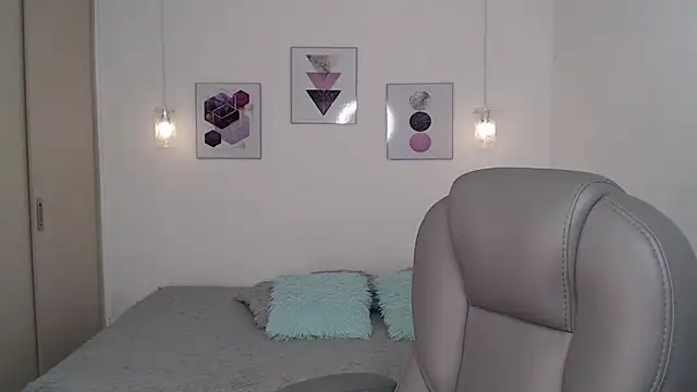 Snapshot of selene_rouse_ chatting on 05.20.26 selene rouse online show from 05.20.26