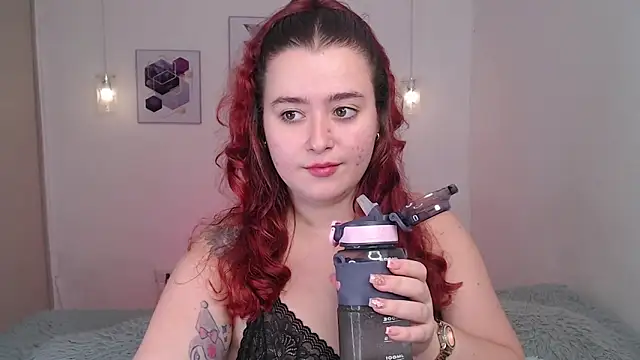 Snapshot of selene_rouse_ chatting on 05.28.26 selene rouse online show from 05.28.26