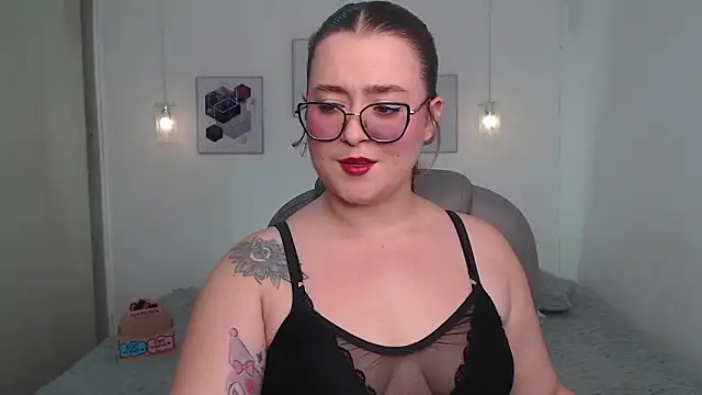 Snapshot of selene_rouse_ chatting on 05.31.26 selene rouse online show from 05.31.26