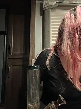 Snapshot of needlefaceUwU chatting on 11.13.25 needlefaceUwU online show from 11.13.25