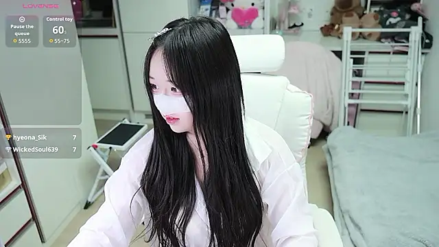 Snapshot of kimhyeona2005 chatting on 04.30.26 kimhyeona2005 online show from 04.30.26