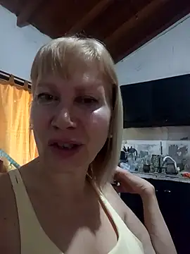 Snapshot of SexyMilf1211 chatting on 04.18.26 SexyMilf1211 online show from 04.18.26
