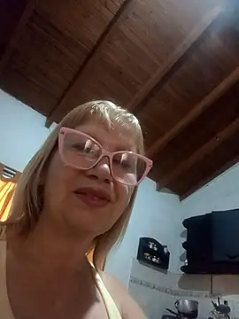 Snapshot of SexyMilf1211 chatting on 04.19.26 SexyMilf1211 online show from 04.19.26