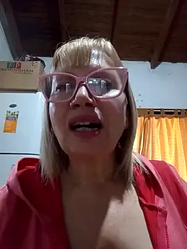 Snapshot of SexyMilf1211 chatting on 04.24.26 SexyMilf1211 online show from 04.24.26
