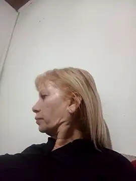 Snapshot of SexyMilf1211 chatting on 05.06.26 SexyMilf1211 online show from 05.06.26