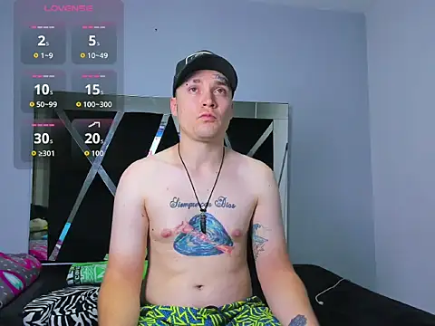 Snapshot of maxxgalacticus chatting on 11.13.25 maxxgalacticus online show from 11.13.25