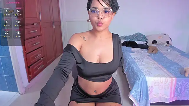 Snapshot of Tatiana-Jaaramillo chatting on 04.17.26 Tatiana-Jaaramillo online show from 04.17.26