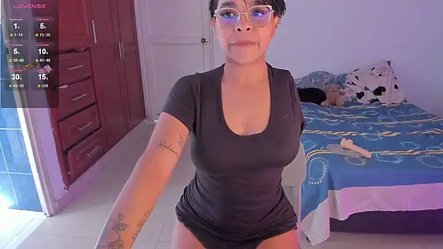 Snapshot of Tatiana-Jaaramillo chatting on 04.18.26 Tatiana-Jaaramillo online show from 04.18.26