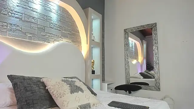 Valentino moretti online show from 01.08.26