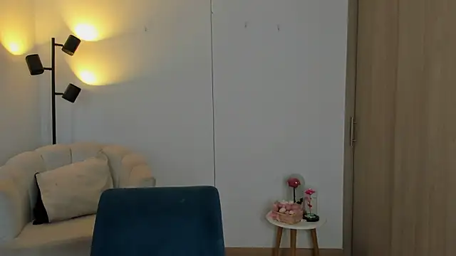 haileyflorez  online show from 04.11.26