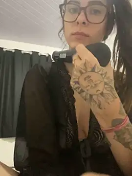 Snapshot of fer-nanda chatting on 04.21.26 fer-nanda online show from 04.21.26