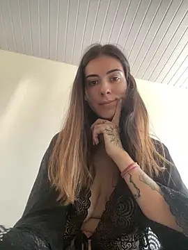 Snapshot of fer-nanda chatting on 04.24.26 fer-nanda online show from 04.24.26