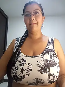 Snapshot of CelesteAlvarez1989 chatting on 05.19.26 CelesteAlvarez1989 online show from 05.19.26
