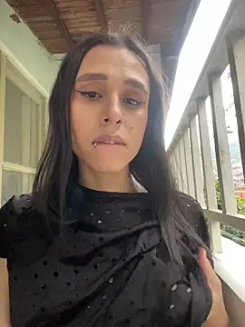 Isabella Hillss online show from 11.18.25