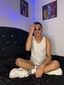 Snapshot of Luigi_cumming1 chatting on 11.18.25 Luigi cumming1 online show from 11.18.25