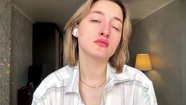 Emily lyy online show from 11.21.25