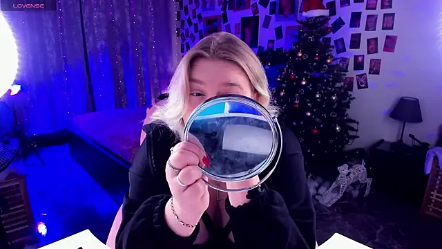 Snapshot of LouiseMous chatting on 01.08.26 LouiseMous online show from 01.08.26