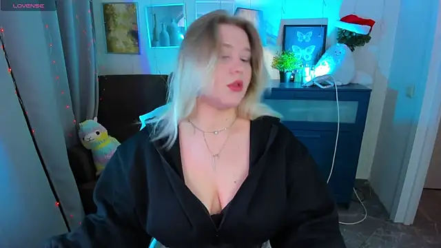 Snapshot of LouiseMous chatting on 01.10.26 LouiseMous online show from 01.10.26