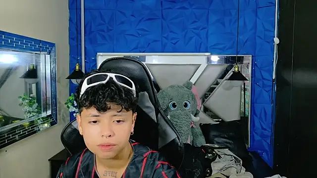 lunabustygirl online show from 12.23.25