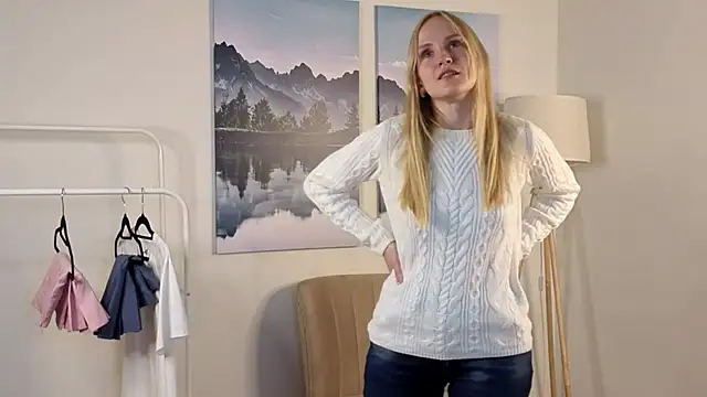 Snapshot of ToshiaPotvin chatting on 11.15.25 ToshiaPotvin online show from 11.15.25