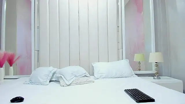 Snapshot of arietta_skinny chatting on 02.28.26 arietta skinny online show from 02.28.26