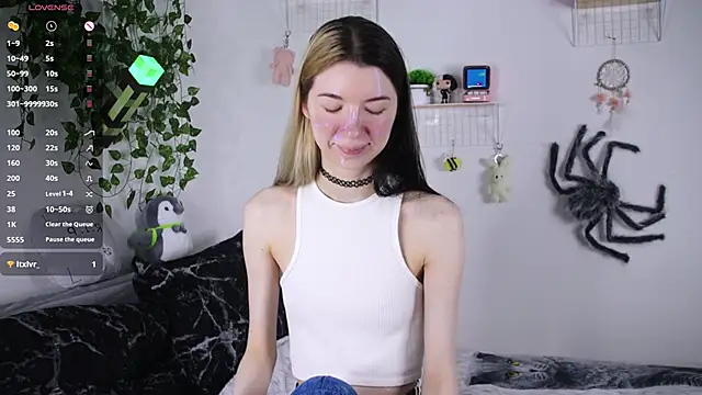 Snapshot of Emmie_shy chatting on 11.22.25 Emmie shy online show from 11.22.25