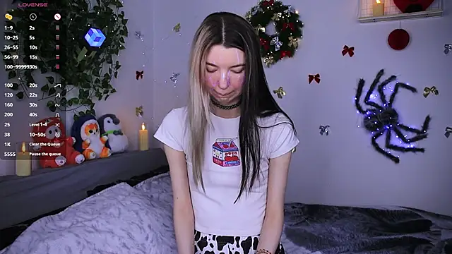 Snapshot of Emmie_shy chatting on 12.20.25 Emmie shy online show from 12.20.25